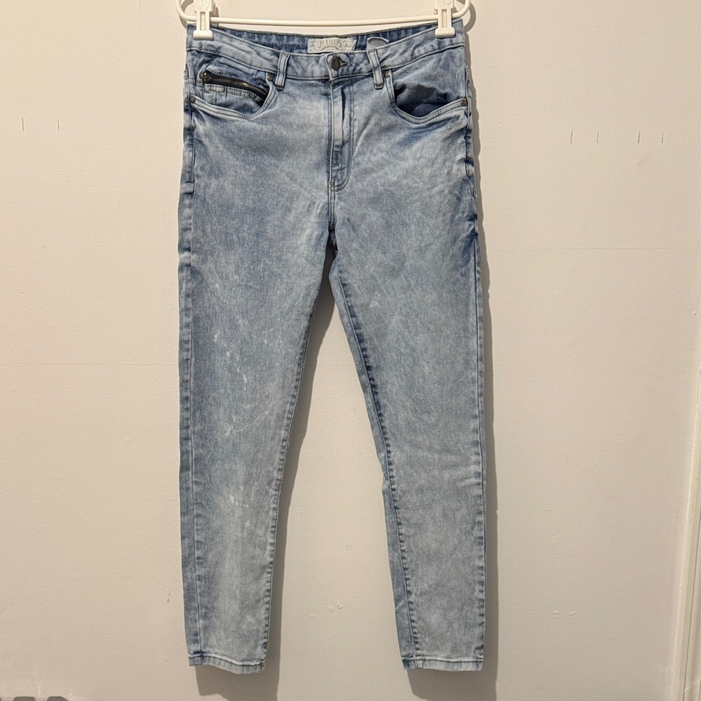 Men’s Akademiks Jeanius White Wash Jeans